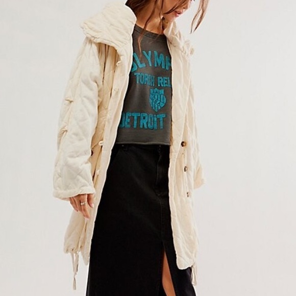 Free People - Oversized Parachute Quilted Ivory Jacket. Size Small. - Picture 2 of 12